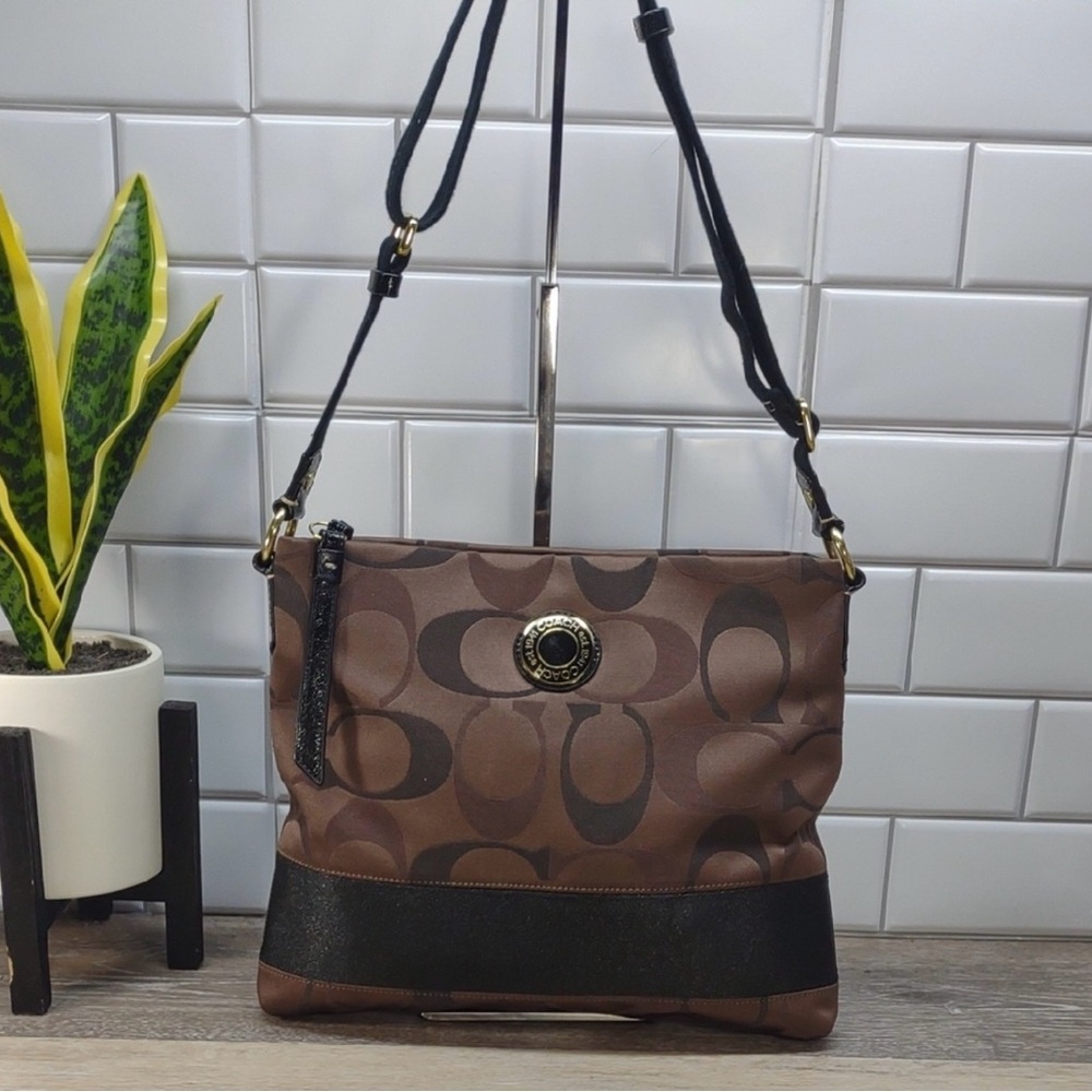Coach Signature Crossbody! Preowned but Great Condition!!